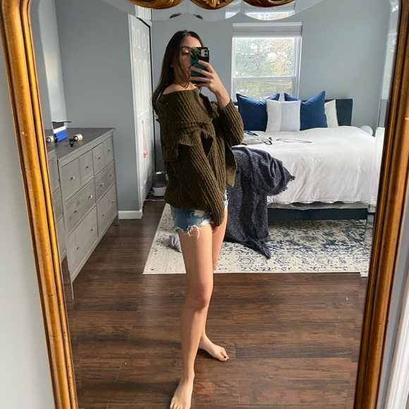 Cowl knit Ruffle Sweater - Picture 11 of 15